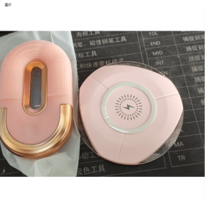 Electric Silica Gel Facial Cleanser Vibration Cleansing Instrument Cleansing Blackhead Skin Deep Washing Massage Brush (Color: Pink)